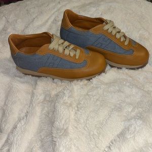 8.5 fits like a 8 Hermes Shoes